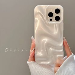 高級感珍珠白立體水波紋iPhone手機殼